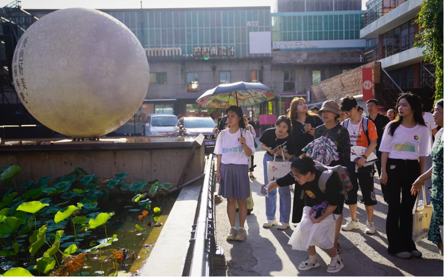 20230905-精品无码久久久久久久久_国产精品一区二区三区四区五区_欧美亚洲国产激情一区二区_午夜精品久久久久久久久久久久_亚洲欧洲中文日韩久久AV乱码_91精品欧美一区二区三区_久久精品一区二区免费播放_日韩高清大片永久免费入口_久久国产欧美日韩精品免费_欧美一区二区三区久久综合_国产精品天天狠天天看“‘京’彩文化 青春绽放”行动暑期活动纪实-供图-“园区行”团队在751园区参观调研.png