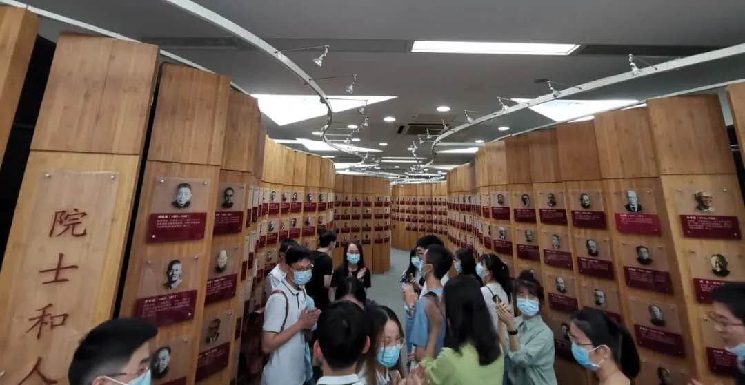 http://xsg.tsinghua.sh-bjqx.com/publish/xsg/8500/20200915085616007438894/1600131561196.jpg